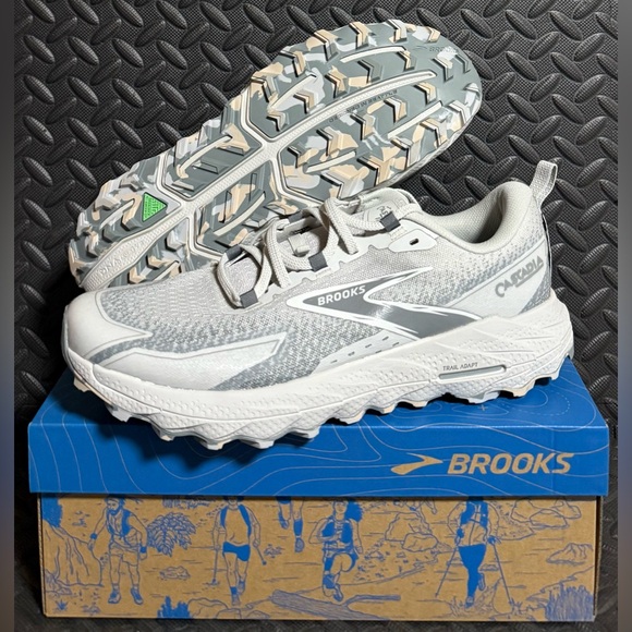 Brooks Cascadia 18 Trail Running Oyster‎ Coconut Mens Size 9 - Picture 1 of 6